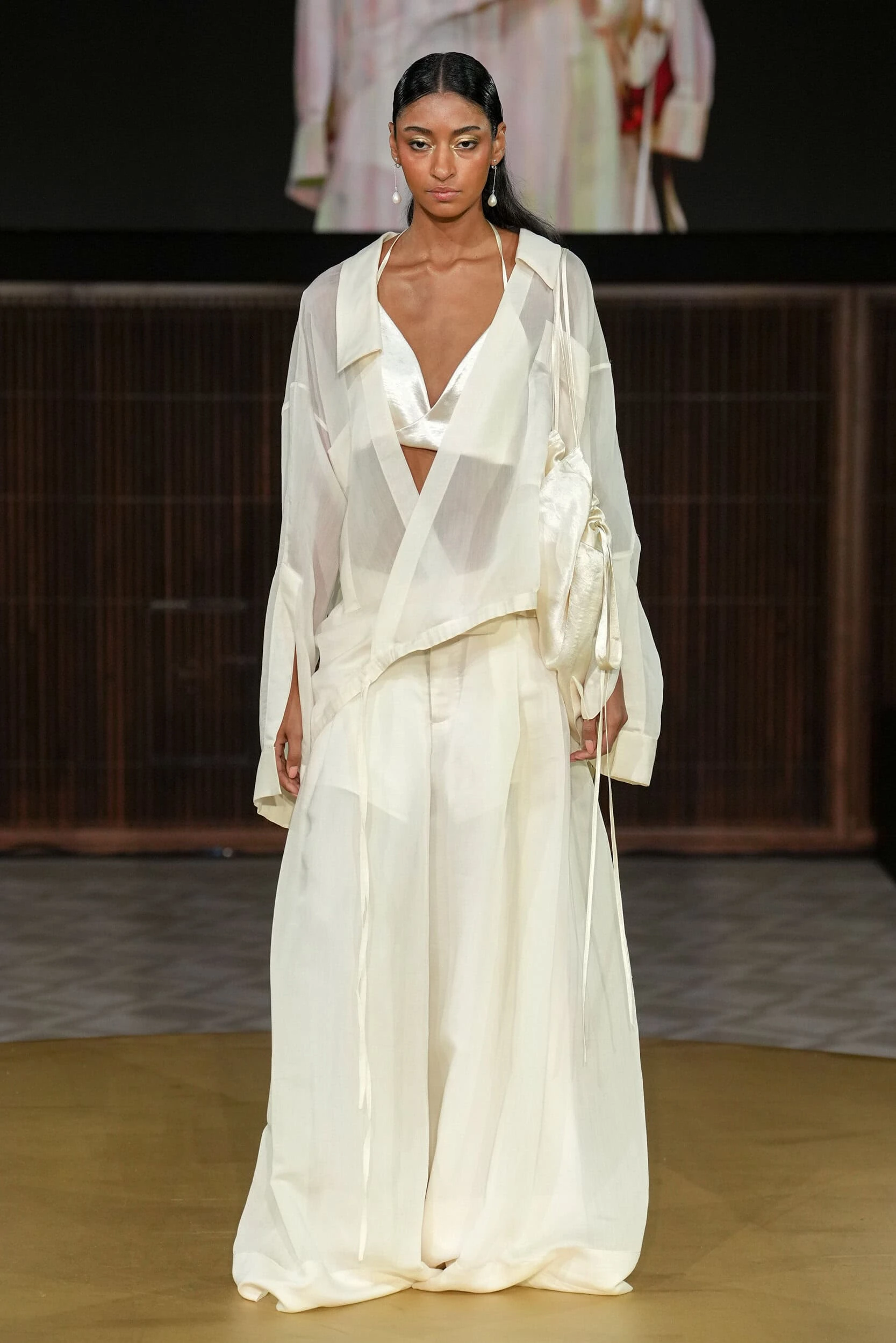 LONDON COLLEGE FALL 26 look 5